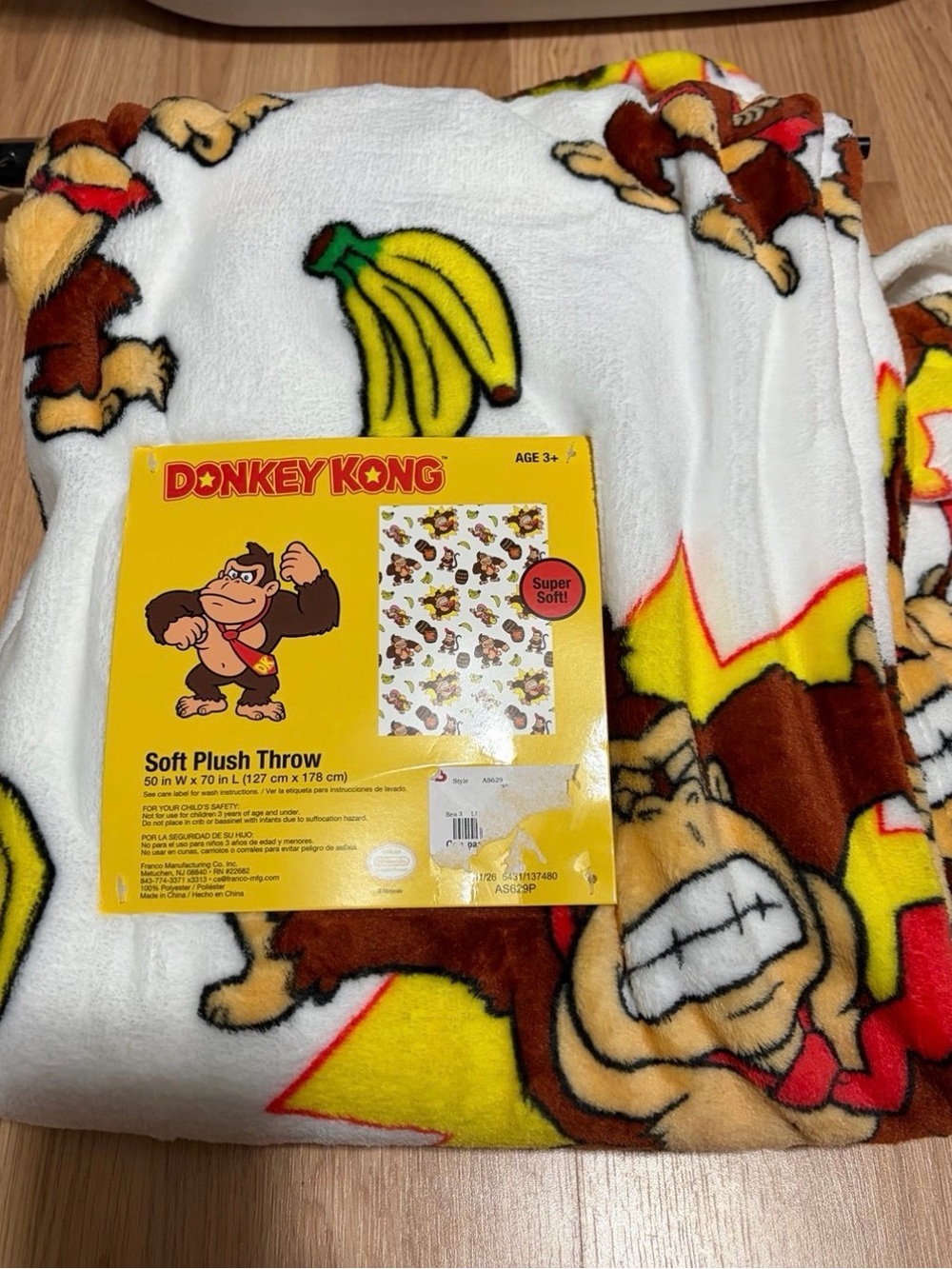 Nintendo Donkey Kong Dixie Diddy 50x70 Soft Plush Throw Blanket New with Tags